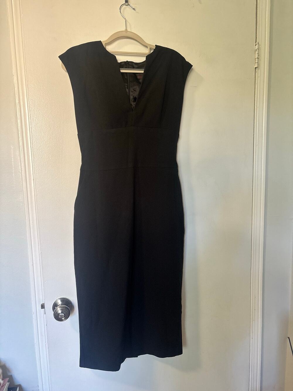 Single Black Tailored Dress w/ Pockets — S